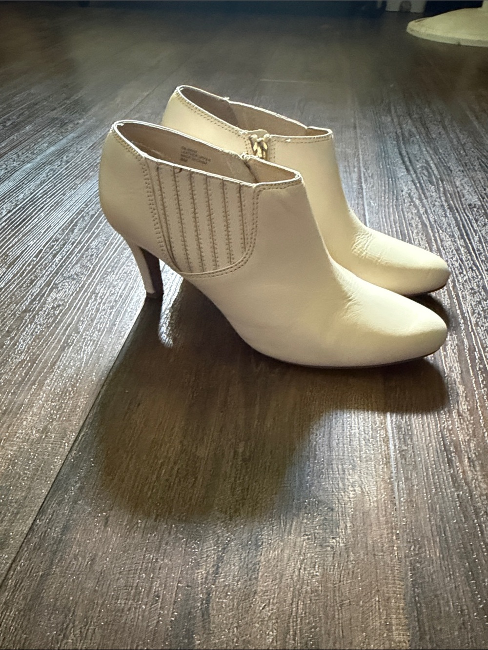 Women's Cream Ellen Tracy boot heels